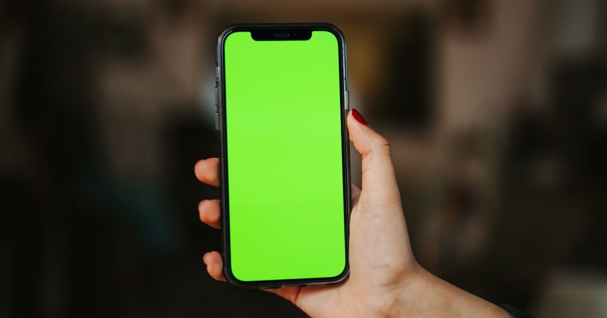 Common-Causes-of-the-iPhone-Green-Screen-Issue