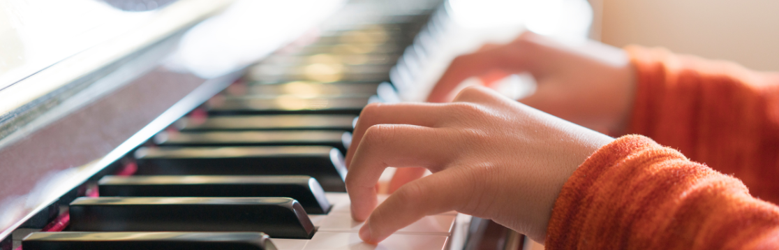 Estudiar música clásica en el piano mejora coordinación de manos